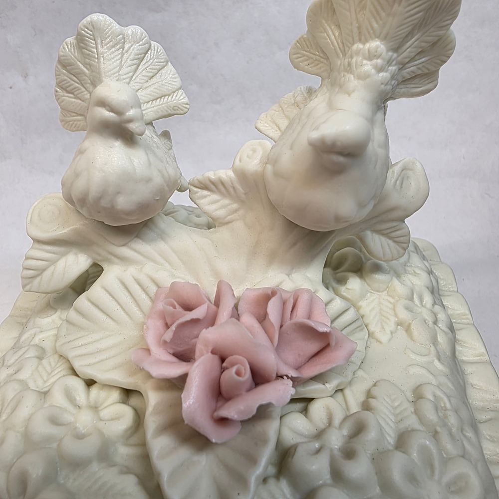 Artmark‎ Jade Porcelain Trinket Box with Lid White Dove Pink Rose Floral 1998 - Picture 2 of 10